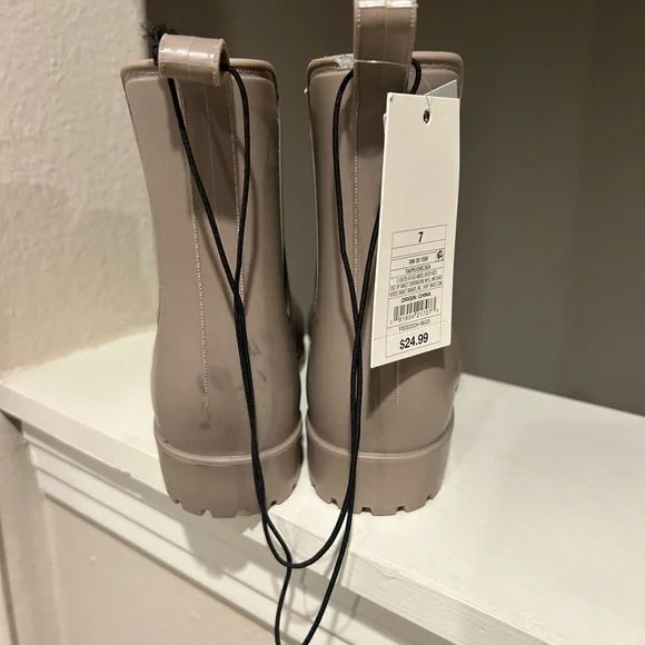 A New Day Chelsea Rain Boots Women's US 7 Taupe Waterproof Round Toe Slip On - Picture 4 of 10